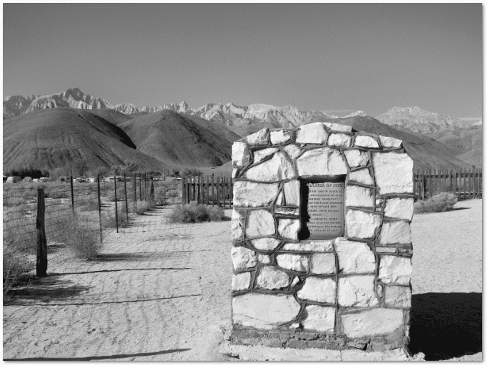 photo-mass-grave-marker-1872-lone-pine-earthquake photograph of the historical marker for the 1872 Lone Pine, California, earthquake