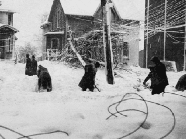 Photo: Cleveland digs out after the Great Lakes Storm of 1913. Credit: Cleveland Memory Project; Wikimedia Commons.