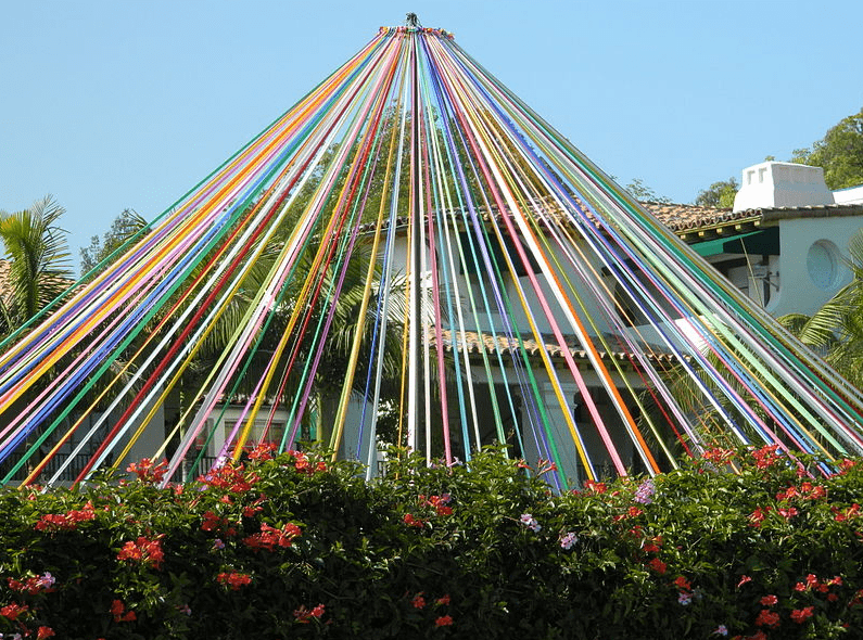 photo-0507-2014-may-pole-archer-school photo of a maypole at Archer School for Girls (former Eastern Star Home) in Brentwood, Los Angeles, California