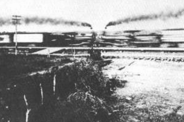 photo-0929-2014-crush-train-crash photo of the moment of impact of the train crash at Crush, Texas, on 15 September 1896