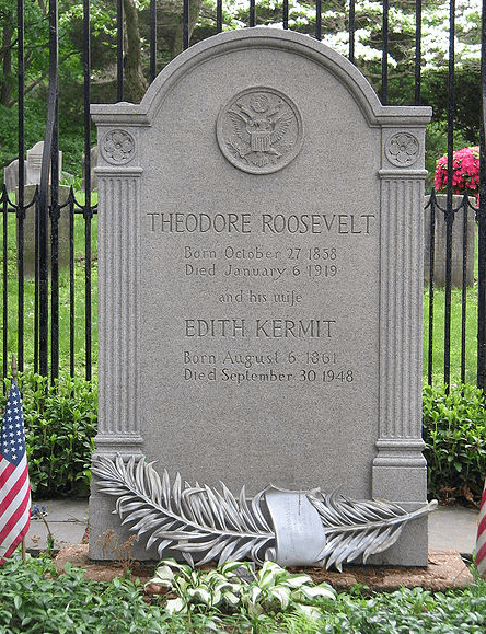 photo-0106-2015-teddy-roosevelt-gravesite photo of the grave of President & Mrs. Roosevelt in Youngs Memorial Cemetery, Oyster Bay, New York