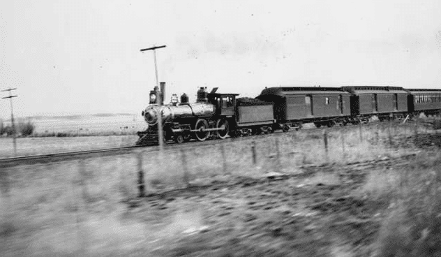 Photo: an Atchison, Topeka and Santa Fe Railway train, c. 1895