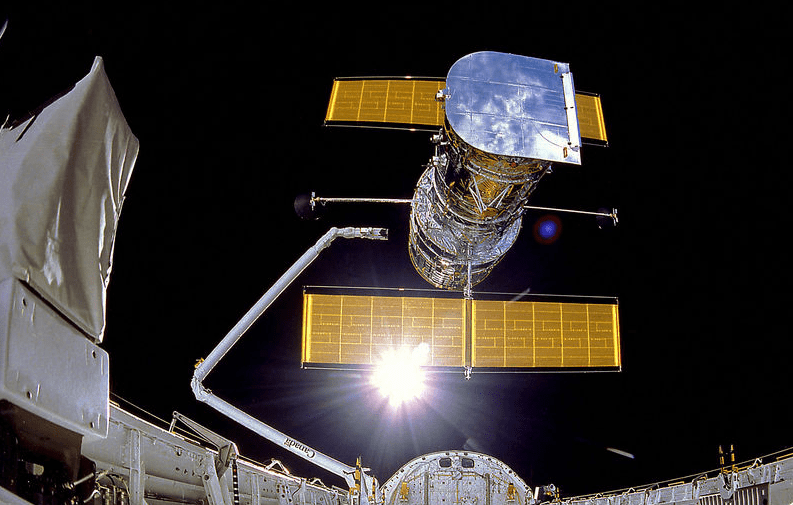 Photo: the Hubble Space Telescope being deployed by the space shuttle Discovery, 25 April 1990