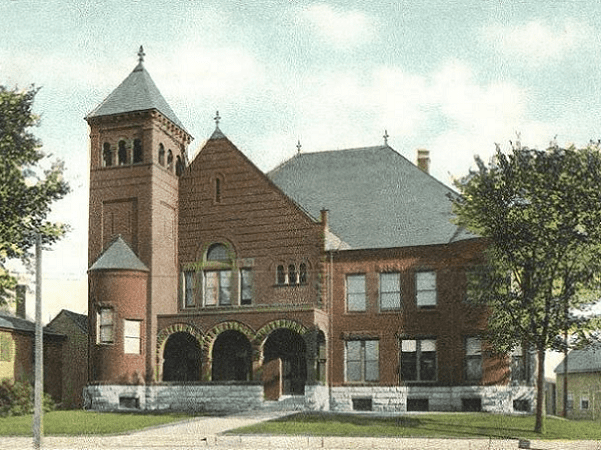 Photo: Belknap County Courthouse, Laconia, New Hampshire, from a 1906 postcard. Credit: Wikimedia Commons.