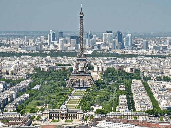 Photo: the Eiffel Tower and the La Défense district, Paris. Credit: David McSpadden; Wikimedia Commons.