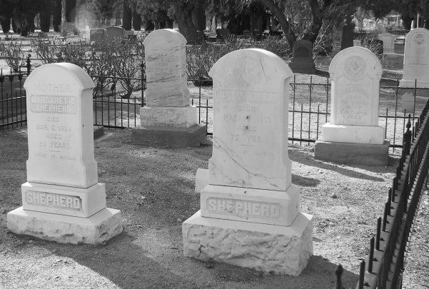 Photo: a cemetery in eastern California