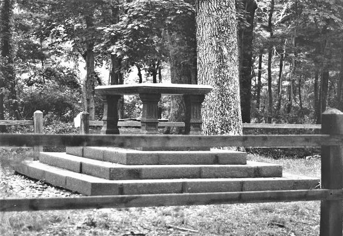 Photo: Nathaniel Sylvester monument on Shelter Island, New York