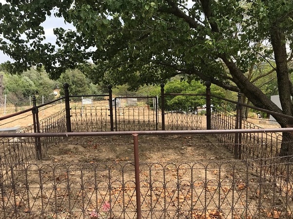 Photo: burial plot without gravestones at Julian Pioneer Cemetery, Julian, California. Credit: Gena Philibert-Ortega.