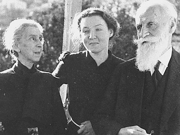 Photo: Charlotte Salomon and her grandparents, before 1940. Credit: Wikimedia Commons.