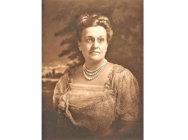 Photo: Adelia "Ada" Waterman Small Moore. Courtesy of Alex Dearborn of Kittery Point, Maine.