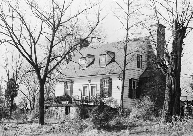 Photo: Fairfax Arms, also known as the Colchester Inn, a historic inn and tavern located in Colchester, Fairfax County, Virginia. Photo taken in 1959. This was the Duncan family’s second home. Credit: National Park Service; Wikimedia Commons.