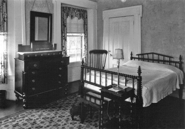 Photo: a bedroom in the Wolfe Tavern & Hotel. The original tavern was established by the author’s ancestor William Davenport in 1762. Credit: from the collection of Melissa Davenport Berry.