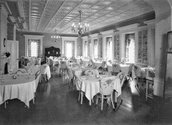 Photo: dining room of the Wolfe Tavern & Hotel. The original tavern was established by the author’s ancestor William Davenport in 1762. Credit: from the collection of Melissa Davenport Berry.