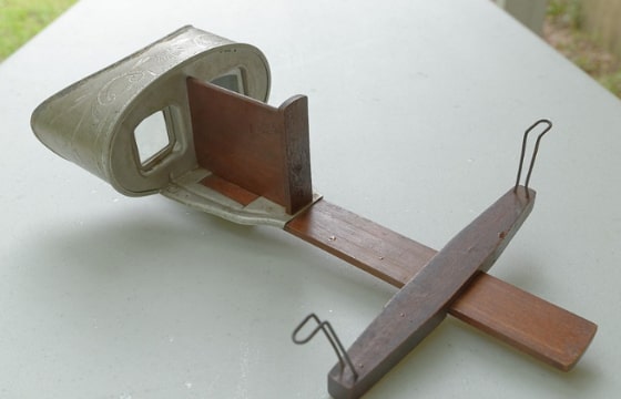 Photo: a common Underwood & Underwood stereoscope. Credit: Bubba73; Wikimedia Commons.