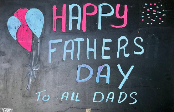 Photo: Father’s Day 2018 at the strawberry farm in Queensland, Australia. Credit: Kgbo; Wikimedia Commons.