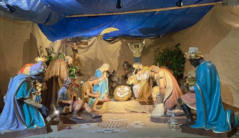Photo: Nativity scene. Credit: Ideefixe; Wikimedia Commons.