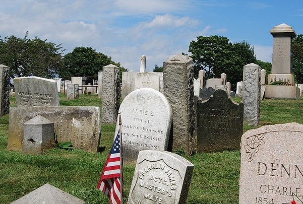 Photo: Common Burying Ground and Island Cemetery in Newport, Rhode Island. Credit: Matt H. Wade.; Wikimedia Commons.