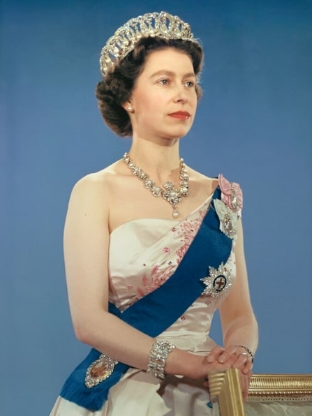 Photo: official portrait of Queen Elizabeth II, December 1958. Photographer: Donald McKague. Credit: Library and Archives Canada; Wikimedia Commons.