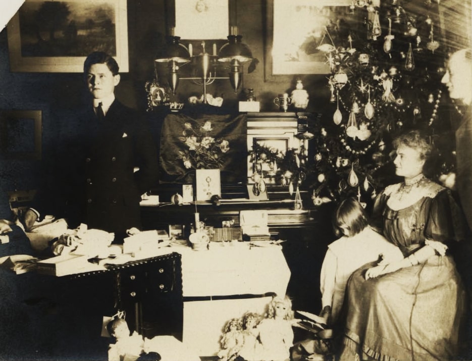 Photo: the Reynolds family Christmas, 1910. Credit: Quigley/Reynolds Family Collection.