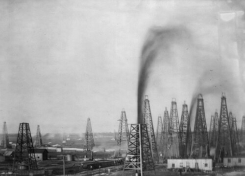 Photo: “Heywood #2 Gusher,” Spindletop, Beaumont, Texas, 1901. Credit: Library of Congress, Prints and Photographs Division.