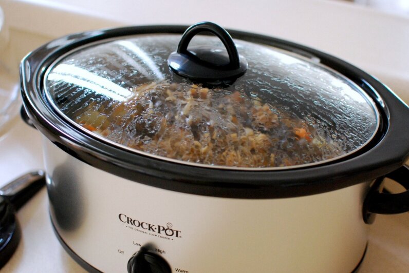 Photo: a Crock-Pot slow cooker. Credit: Janine; Wikimedia Commons.