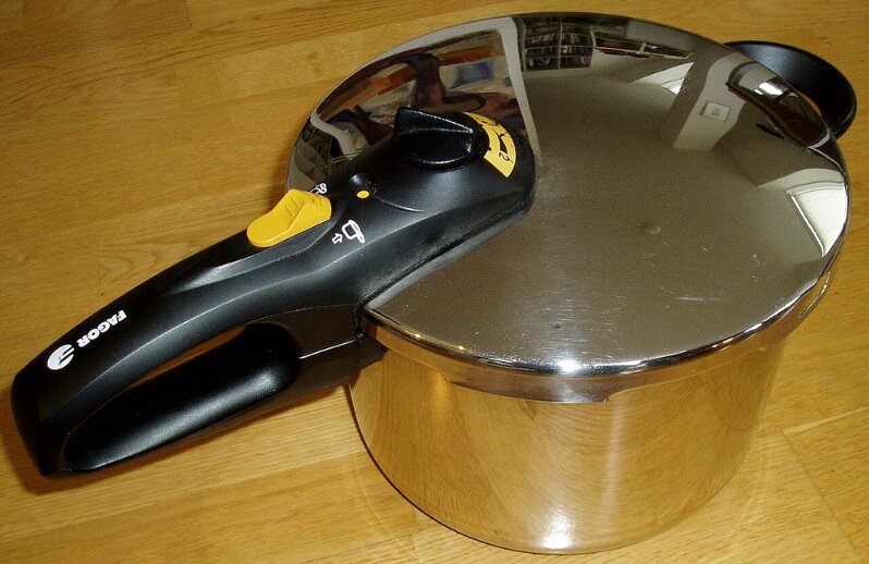 Photo: pressure cooker. Credit: Wikimedia Commons.