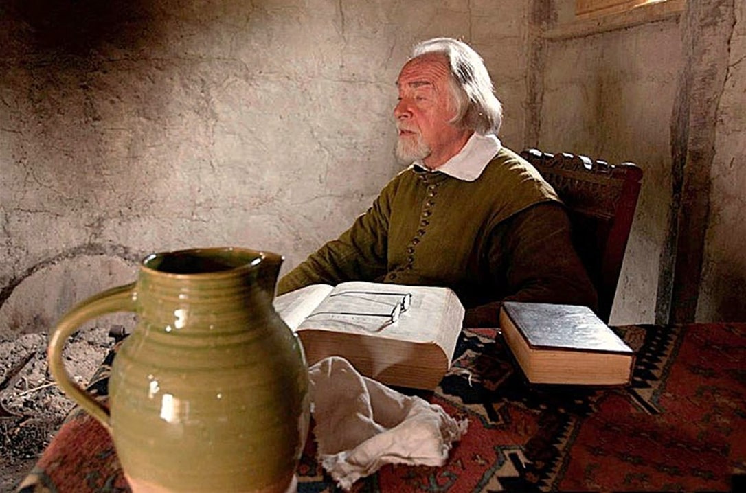 Photo: a reenactor portraying Elder William Brewster at Plymouth Plantation. Credit: Becurry; Wikimedia Commons.