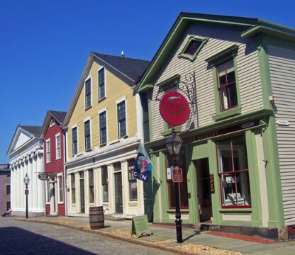 Photo: North Water Street in New Bedford, Massachusetts, part of the New Bedford Historic District, a U.S. National Historic Landmark District. Credit: Daniel Case; Wikimedia Commons.